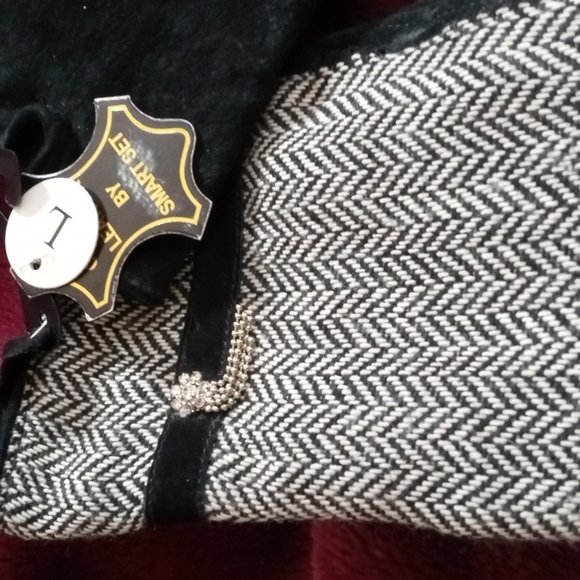 Gloves - Picture 3 of 3